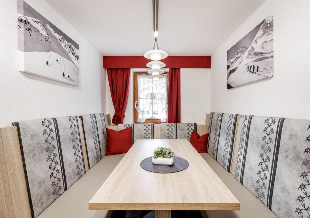 Altes Holzhaus Apartamento Sölden Exterior foto